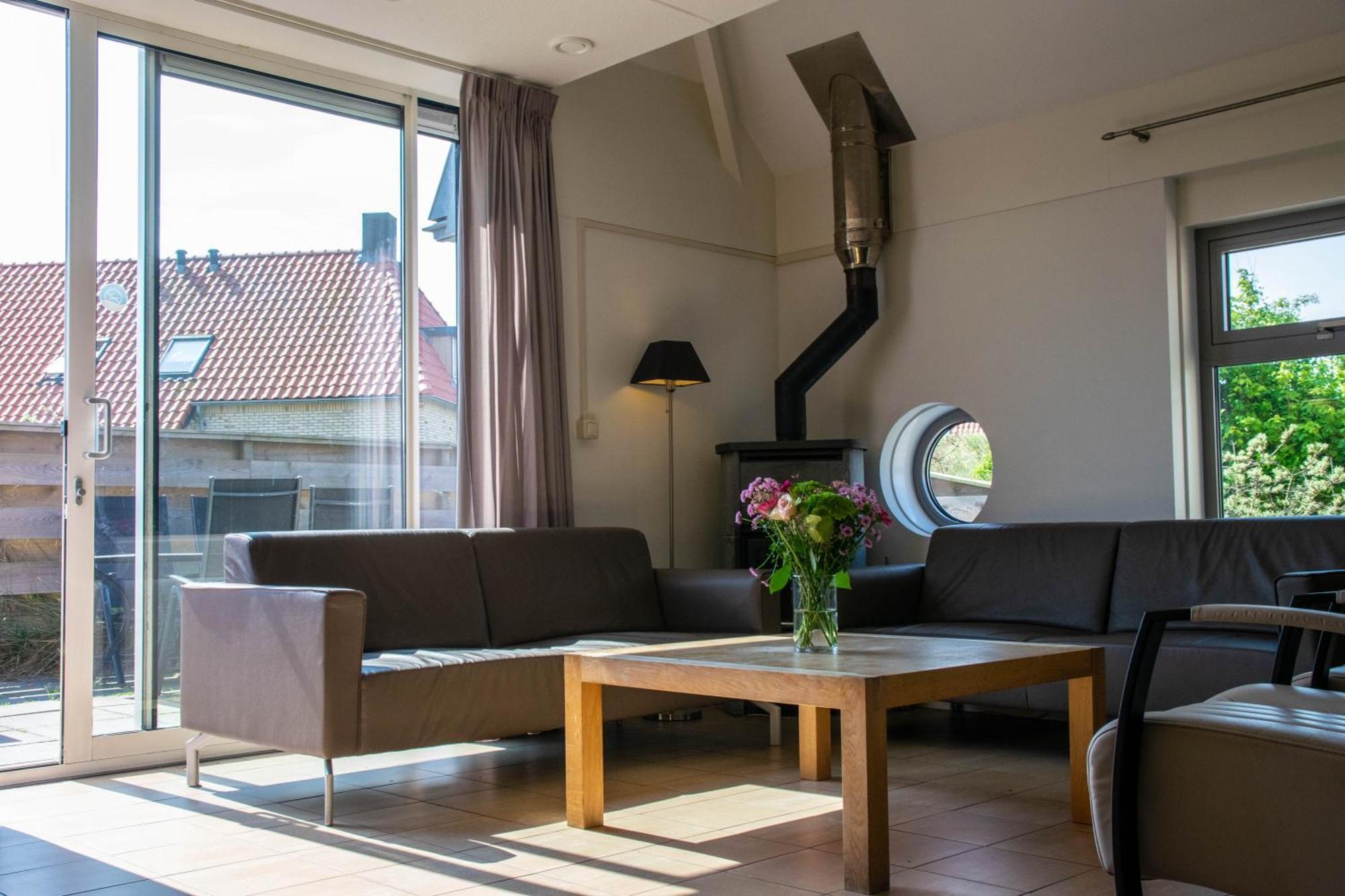 Vakantiepark Klein Vaarwater Buren  Rum bild